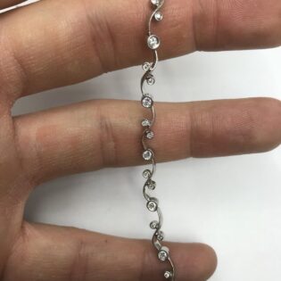 1.12 carat women's  Vs1 diamond bracelet 14k gold